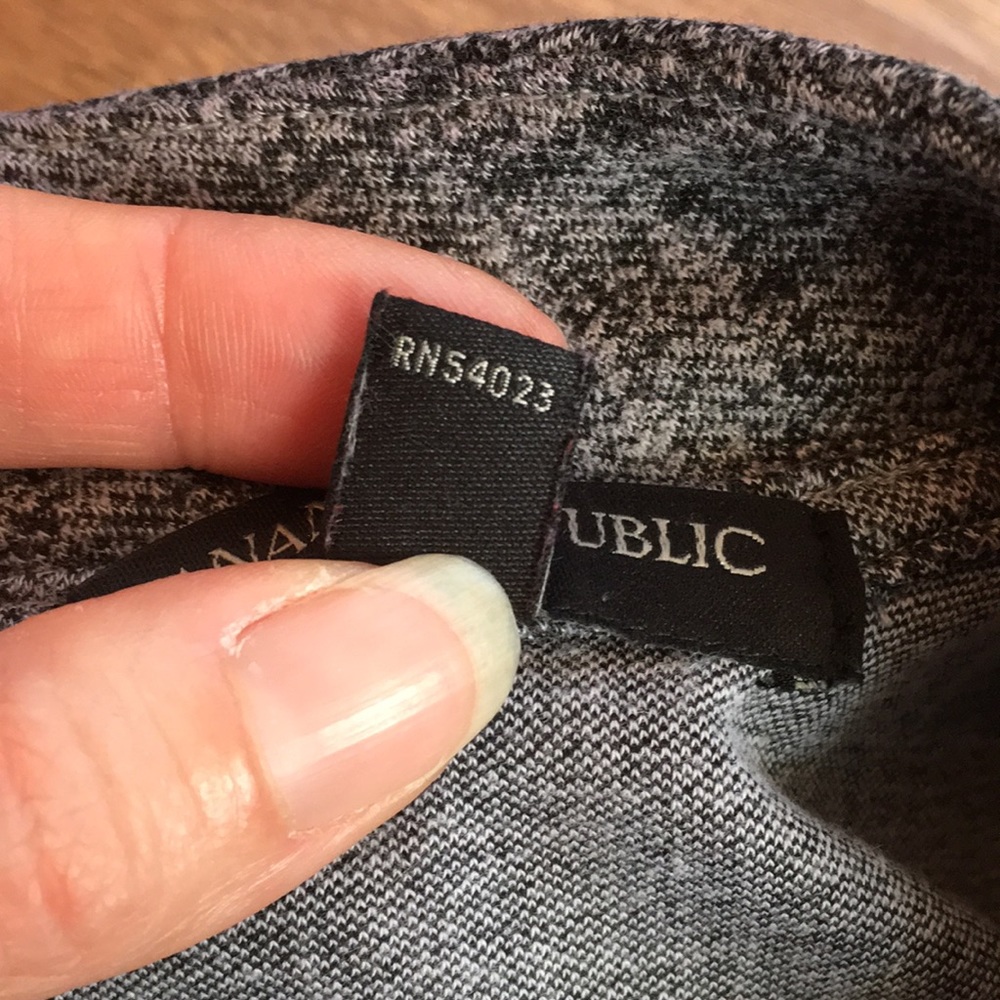 EUC Banana republic sleeveless shirt - Picture 8 of 14